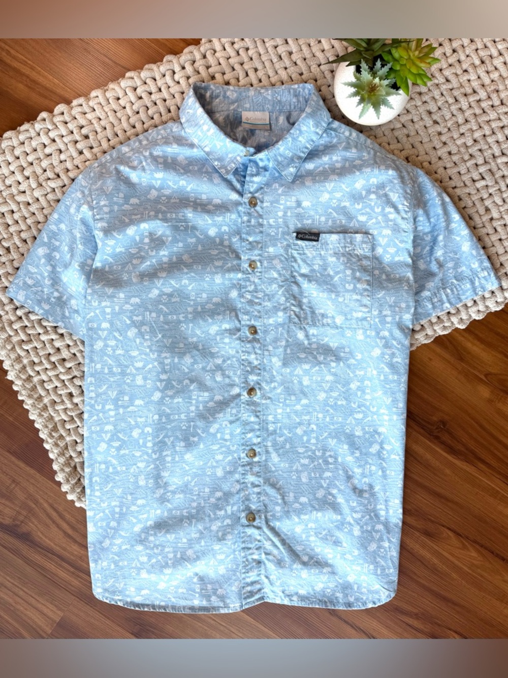 Columbia | Men’s Roger’s Peak™ Button Up Shirt Blue/White Camping Print | Large